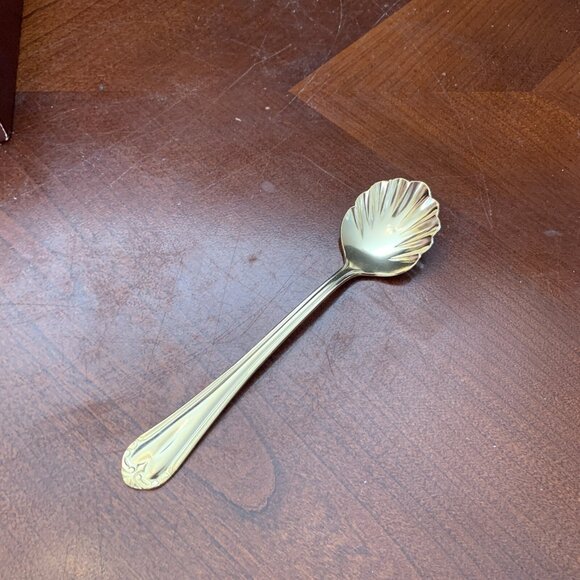 Gold Electroplate Katrinka by Hampton Silversmiths – 8 Place Settings + Serving - Picture 9 of 16